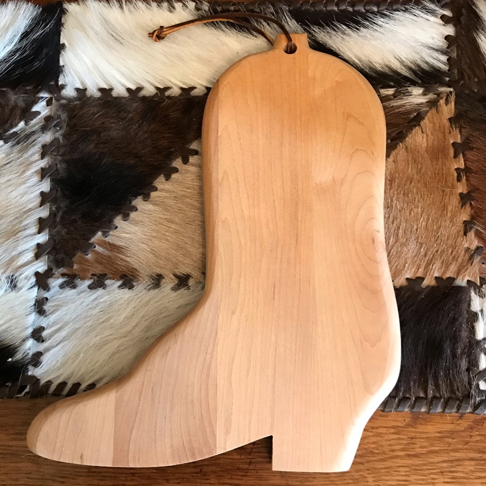 VINTAGE WESTERN WOODEN CUTTING BOARD - Picture 1 of 2